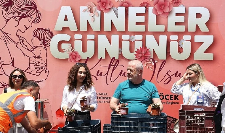 Büyükşehir’den ’Annelere’ 25 bin çiçek
