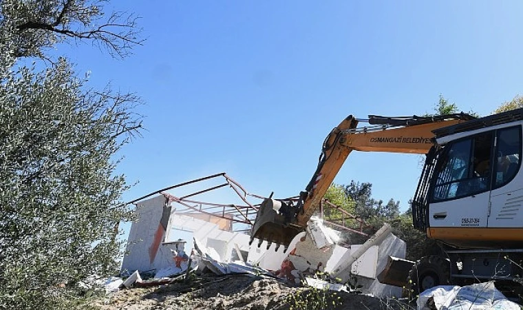 Osmangazi'de 25 kaçak yapı yıkıldı