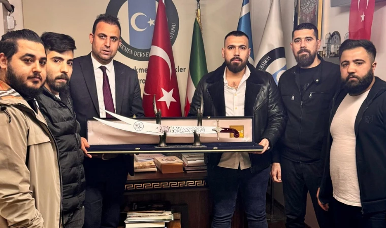 Halep’li Türkmenlerden Milletvekili Cevizci’ye Zülfikar hediyesi