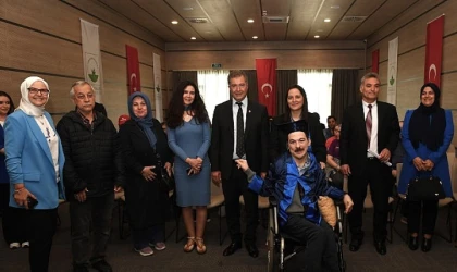 Okuma aşkı engel tanımadı