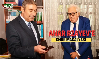 Anar Rzayev’e Avrasya Yazarlar Birliği’nden “Onur Madalyası”